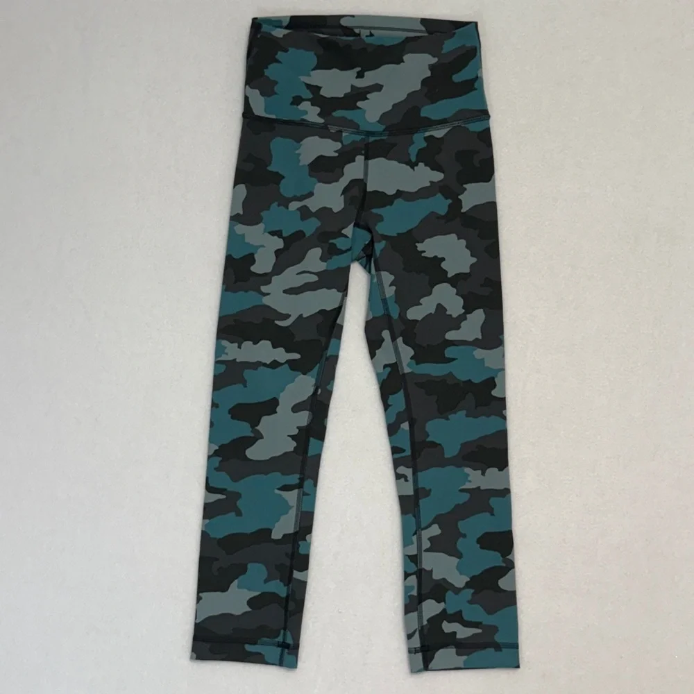 Lululemon Athletica Camouflage Leggings Size 4